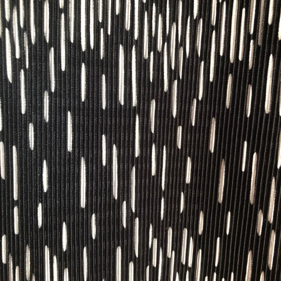 DRESSBARN Womens Sleeveless Top Size Small Black & White Ruched Fabric - Picture 2 of 5